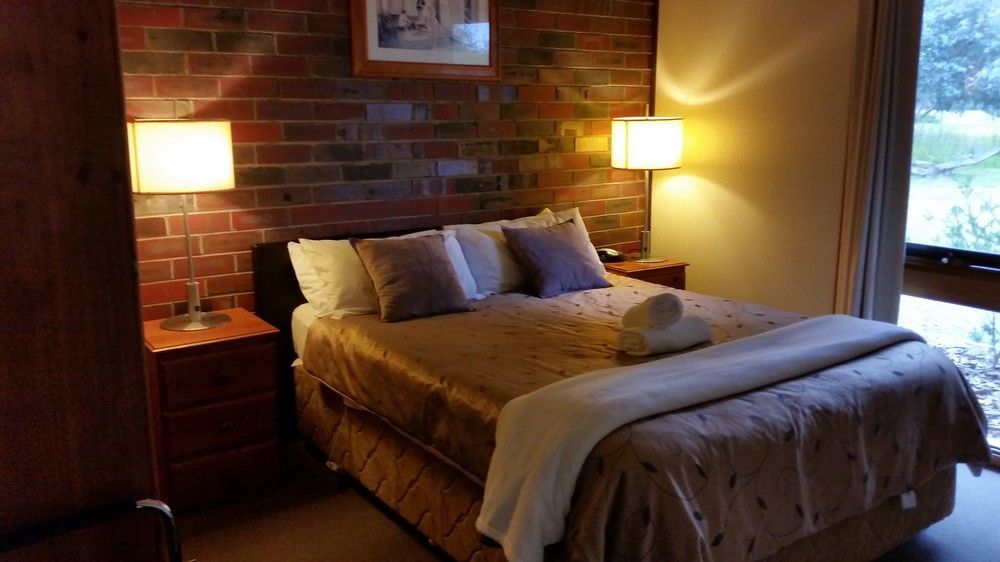 Halls Haven Units 3*